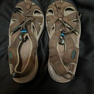 Women’s. Keens size 8, been washed but have been used